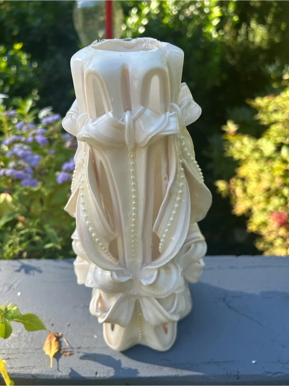 Handcrated elegant cream